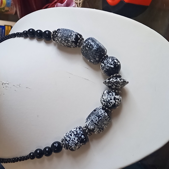 Statement beaded necklace - Picture 3 of 7